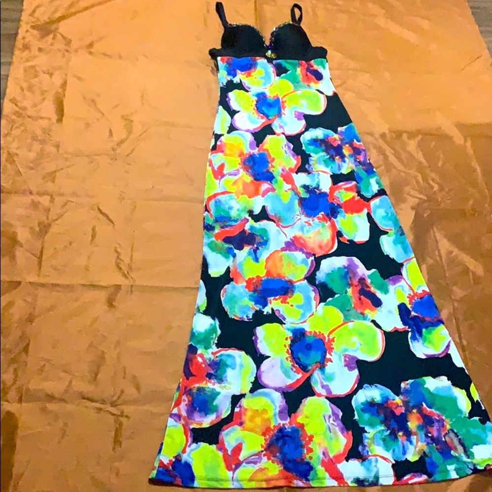 Beach dress - Picture 2 of 3